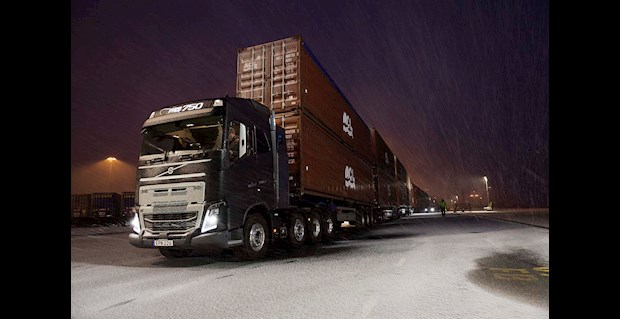 Volvo FH16 and I-Shift with crawler gears pulls 750 tonnes from standstill